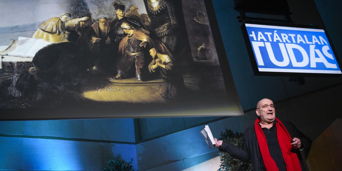 Rényi András művészettörténész Rembrandt fiatalkorában festett, A bűnbánó Júdás visszaviszi az ezüstöket című képét elemezte először