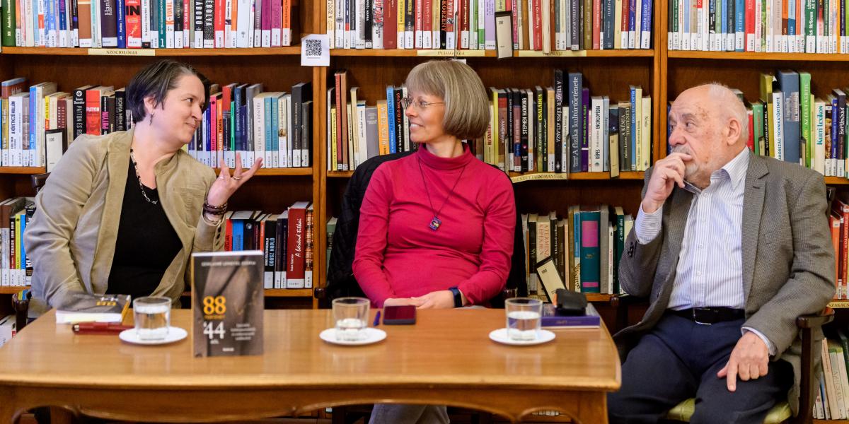 Reményi Annamária, Sziklainé Lengyel Zsófia és Hárs Gábor a könyvbemutatón