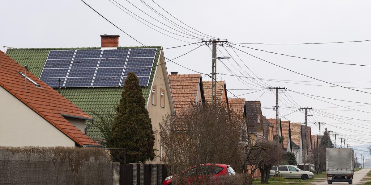Sokan telepítenének szolárpaneleket, de tartanak a kiszámíthatatlan szabályozástól