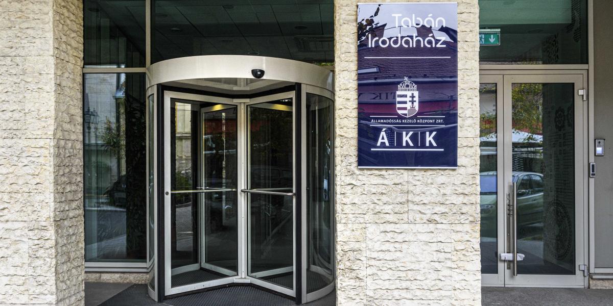 Változatlan gazdaságpolitikával év végére 76,3 százalékra növekszik az államadósság, brutális kamatterhek mellett