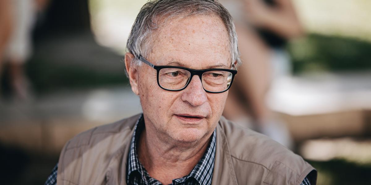 Spiró György ma 80 éves. Regényeit olvassák, darabjait nézik. Amit az asztalra tett, az nemcsak magyar, hanem világirodalom