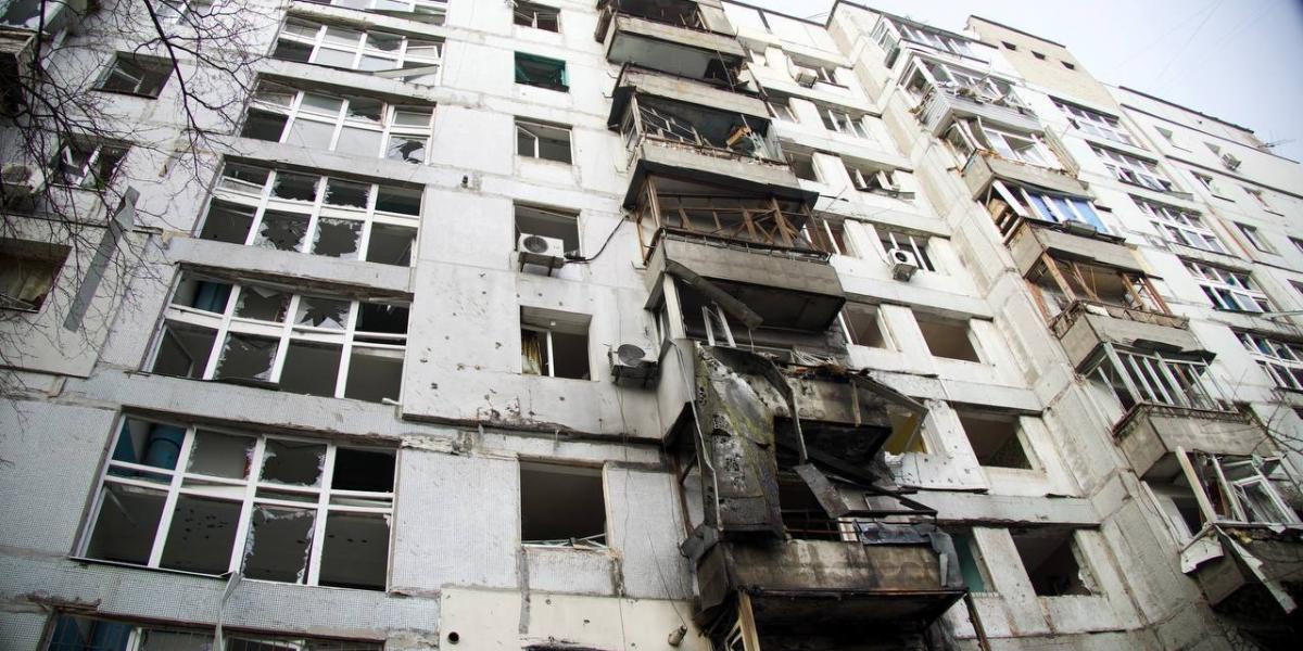 Egy korábbi légitámadás felvétele Ukrajnában, Szinyelnyikovéban 2025. november 23-án.