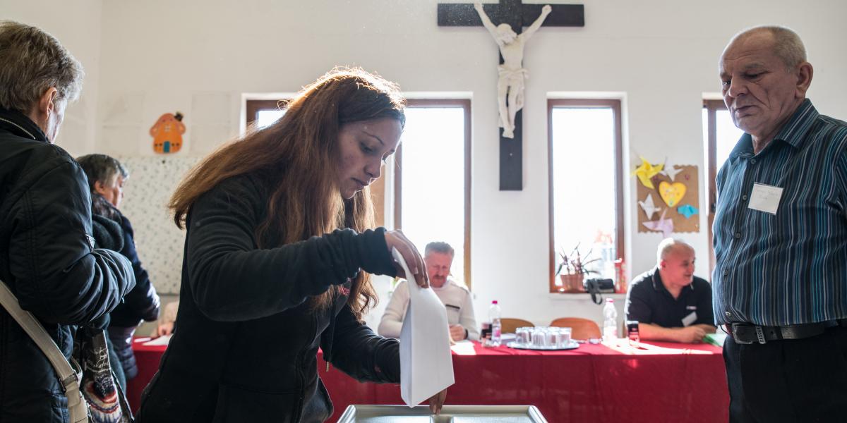 A szavazatszámláló bizottságok a voksolás tisztasága felett is őrködnek, de ez sok embert nem nyugtat meg