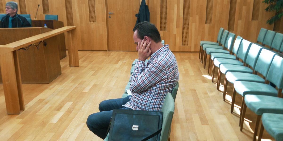 Csengő András szerdán a tárgyalóteremben a perbeszéd közben