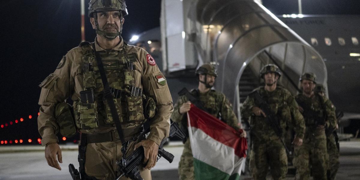 Hazatérés Irakból. A magyar honvédség jelenleg is számos „forró” területen teljesít szolgálatot