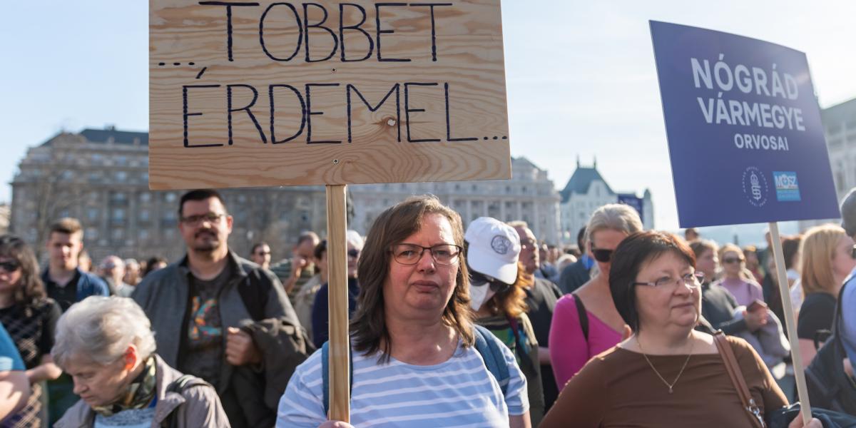 Az orvosi kamara tüntetése egy éve. Döntés halasztva