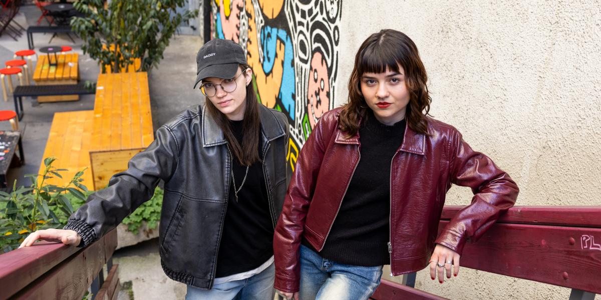 „Az elején kell szerencse is, de inkább egy mély zsebre van szüksége a kezdő zenekaroknak” – mondja az időközben négytagúvá bővült csapat