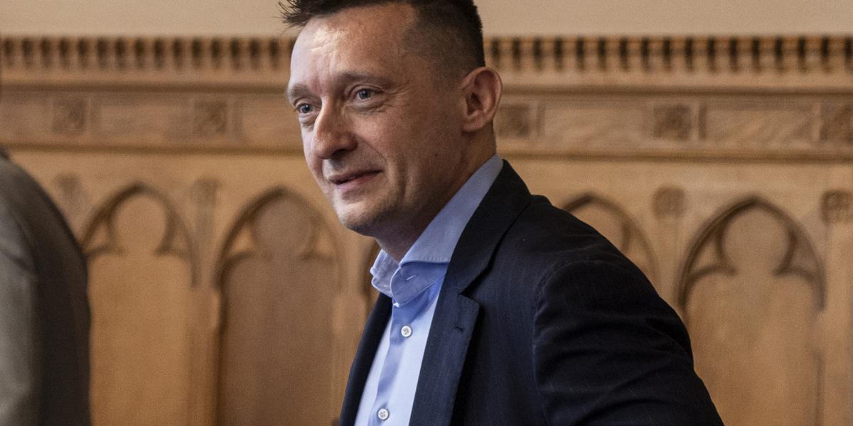 Hadiállapot esetén Rogán Antal különleges jogköröket kapna, és persze választást sem lehet tartani