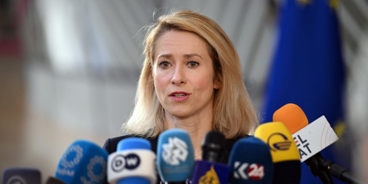 Kaja Kallas az Európai Unió tagállamainak külügyminiszteri tanácskozása előtt Brüsszelben március 16-án 