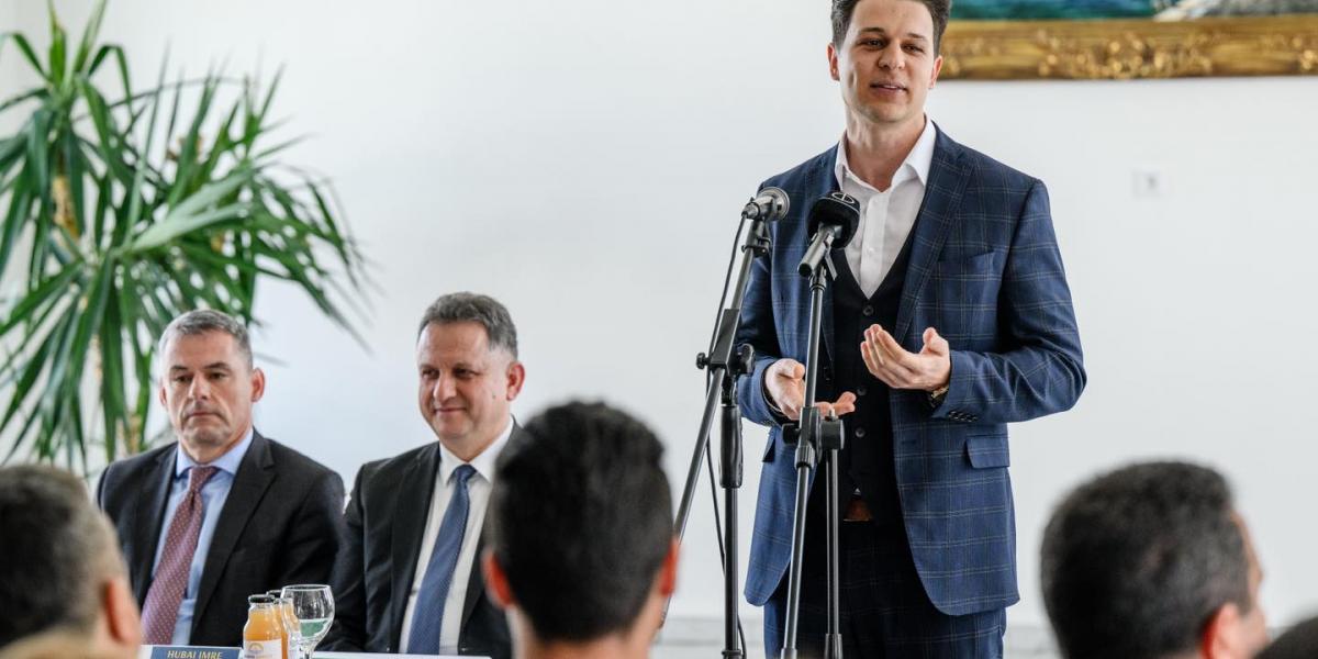 Rádi Feríz a Pannon Genetic Kft. ügyvezetőjeként a több mint kétmilliárd forintból megvalósult kiskunhalasi vetőmagüzem 2026. március 19-i átadásán