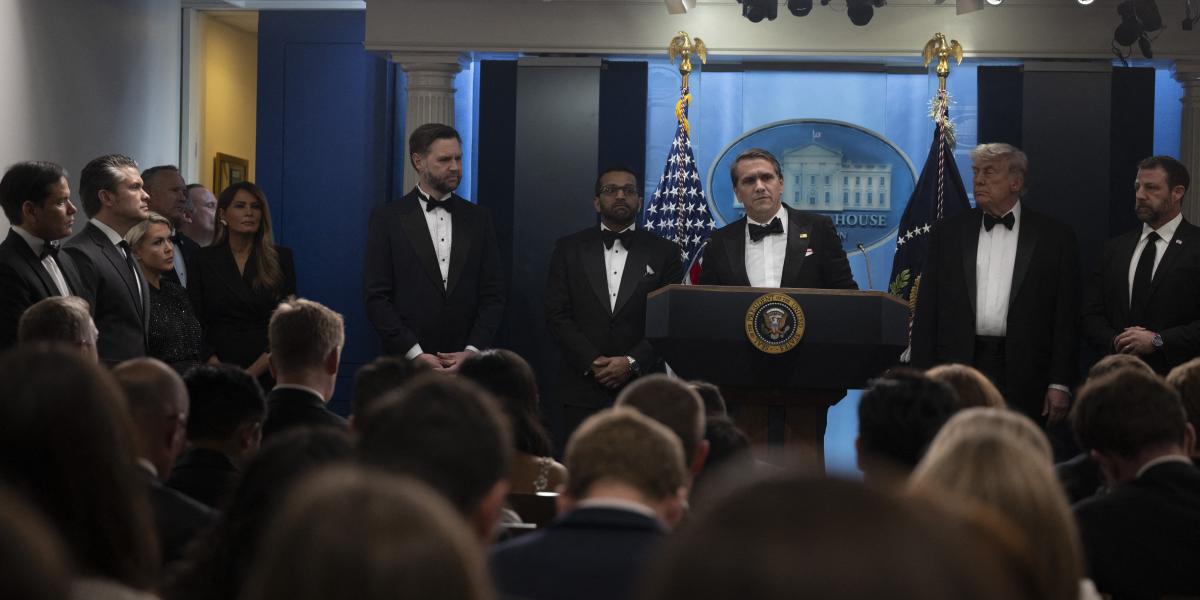 Todd Blanche megbízott igazságügyi miniszter washingtoni sajtótájékoztatója a fehér házi tudósítók díszvacsorájának helyszínén történt lövöldözés után, 2026. április 25-én.