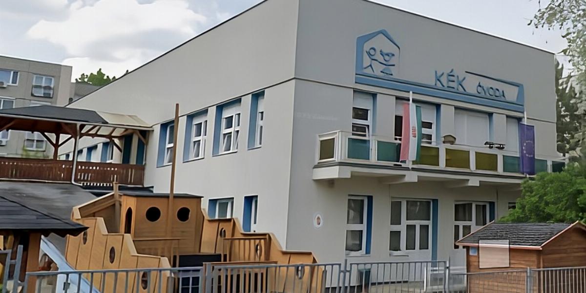 A solymári Kék Óvoda épülete - Korábbi felvétel 