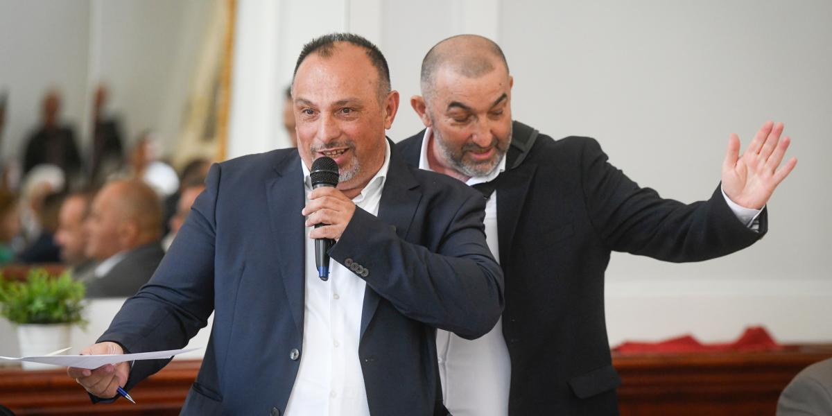 Dancs Mihály a háta mögött Aba-Horváth Istvánnal