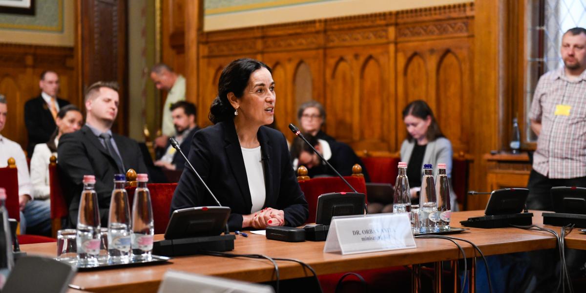 Orbán Anita külügyminiszter-jelölt kinevezés előtti meghallgatásán az Országgyűlés külügyi bizottságának ülésén az Országházban 2026. május 11-én.