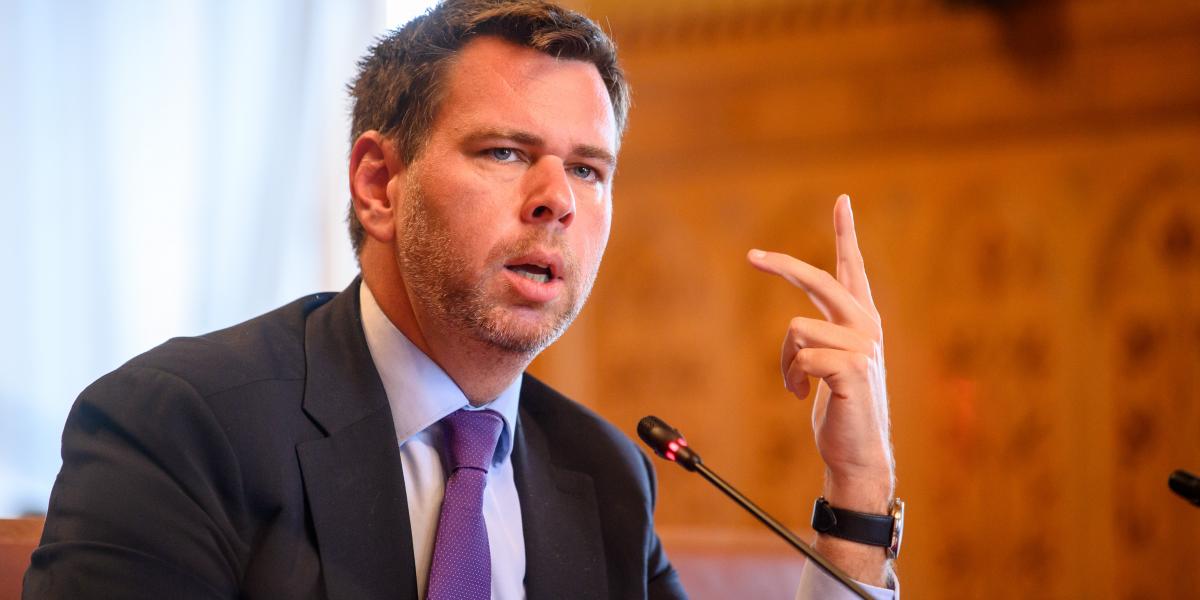Vitézy Dávid közlekedési és beruházási miniszterjelölt kinevezés előtti meghallgatásán az Országgyűlés közlekedési és beruházási bizottságának ülésén az Országházban 2026. május 11-én.