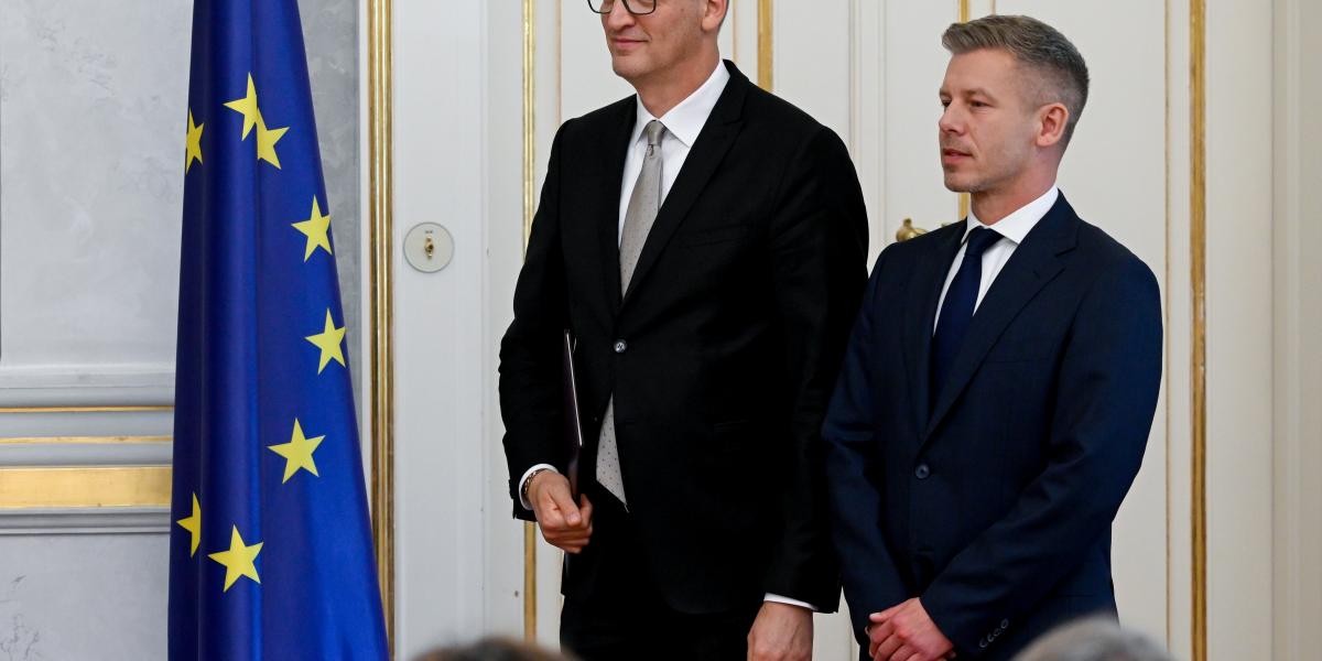 Tarr Zoltán és Magyar Péter a miniszterek megbízóleveleinek átvételén a Sándor-palotában 2026. május 12-én
