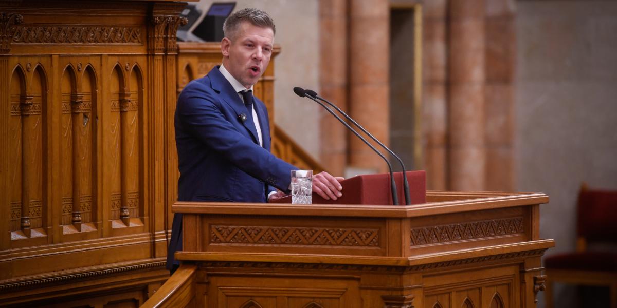 Magyar Péter miniszterelnök beszédet mond az Országgyűlés plenáris ülésén az Országházban 2026. május 26-án.
