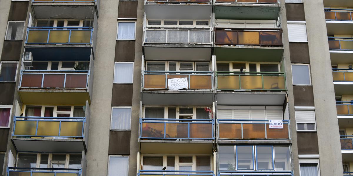 Tavaly ősszel még licitháború ment a panelekért, mostanra 67 százalékkal nőtt a kínálatuk, de 46 százalékkal csökkent a keresletük