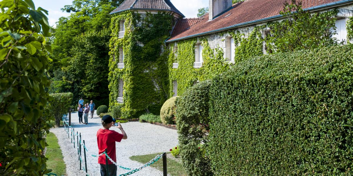 Charles de Gaulle La Boisserie-nek nevezett egykori udvarháza. A volt köztársasági elnök négy unokája nem kívánja tovább őrizni az osztatlan családi örökséget