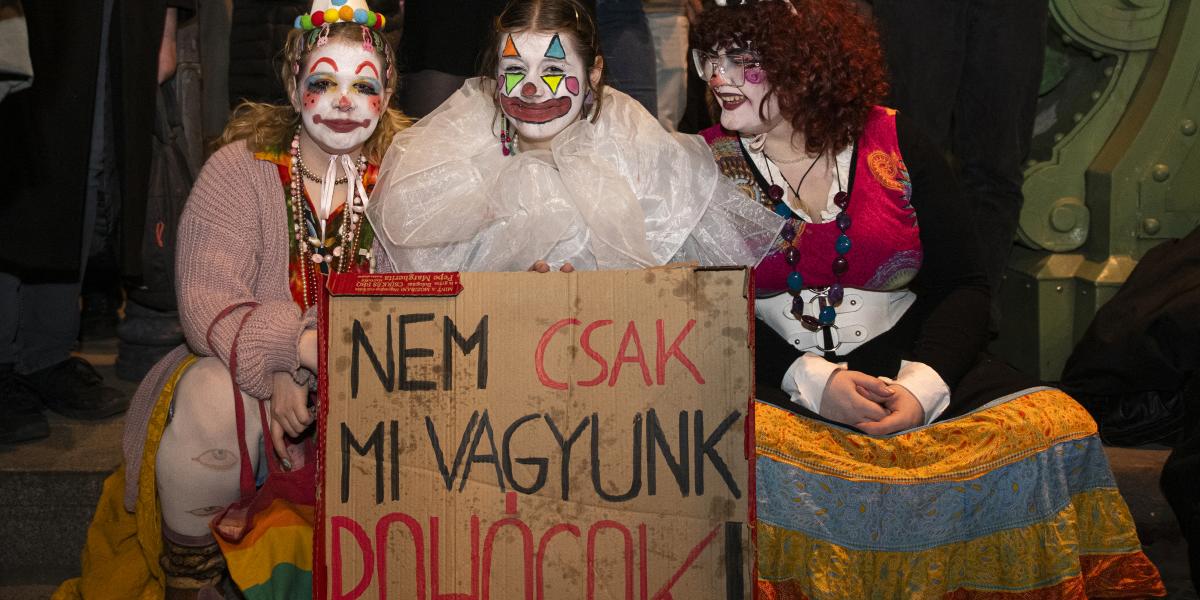 Megoszlanak a vélemények, a mostani rendszerváltást lehet-e Z generációs forradalomnak nevezni