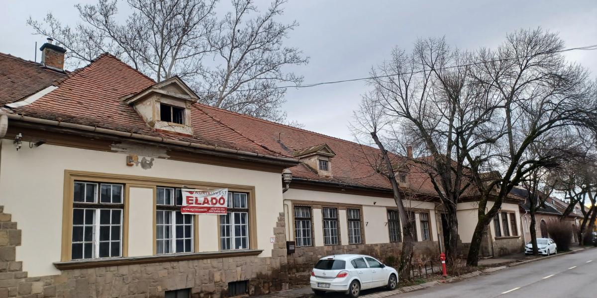  Az 1920-as években épült Maklári úti iskola lebontása irányította újra az építészek figyelmét a folyamatos pusztulásra