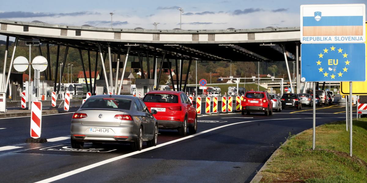 A szlovén Obrezje és a horvát Bregana települések közti határátkelő - Korábbi felvétel 