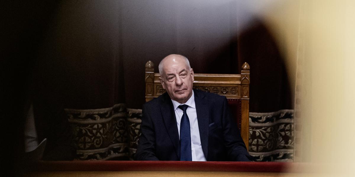 Sulyok Tamás ragaszkodik a székéhez, és alkotmányos válságról beszél