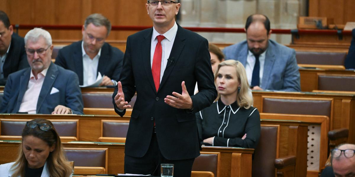 Rétvári Bence, a KDNP frakcióvezetője felszólal az Országgyűlés plenáris ülésén 2026. május 27-én.