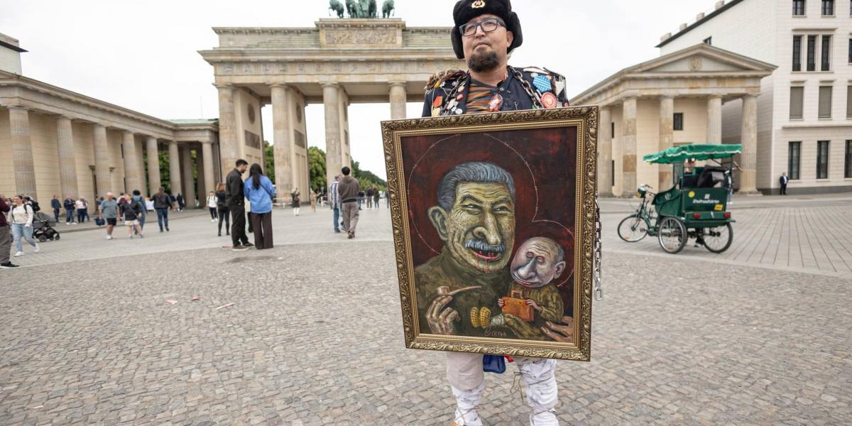 Szemjon Szkrepeckij performansza Berlinben június 12-én 