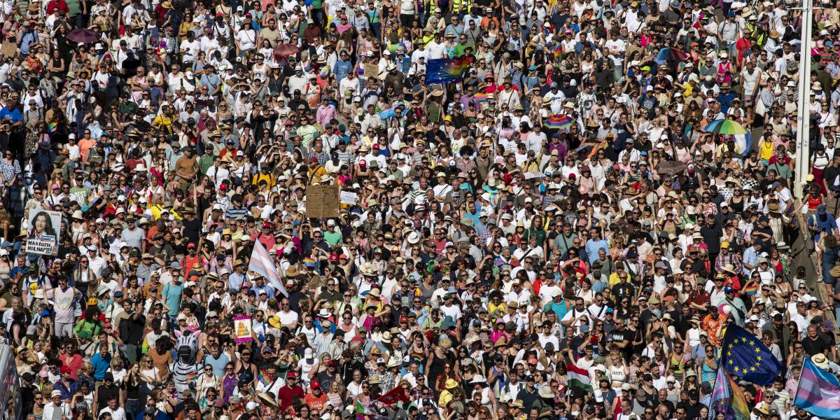 Felvonulók a 2025-ös Budapest Pride-on 