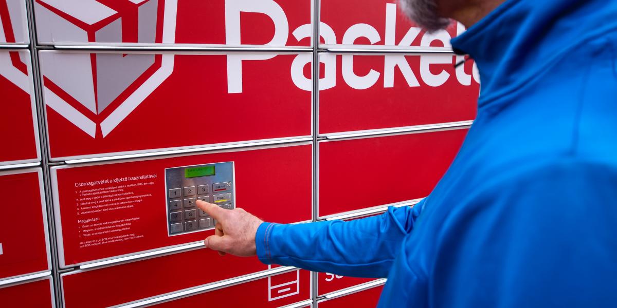 Az online vásárlók rákattantak a csomag­automatákra, a megrendelések csaknem fele már ezekbe érkezik