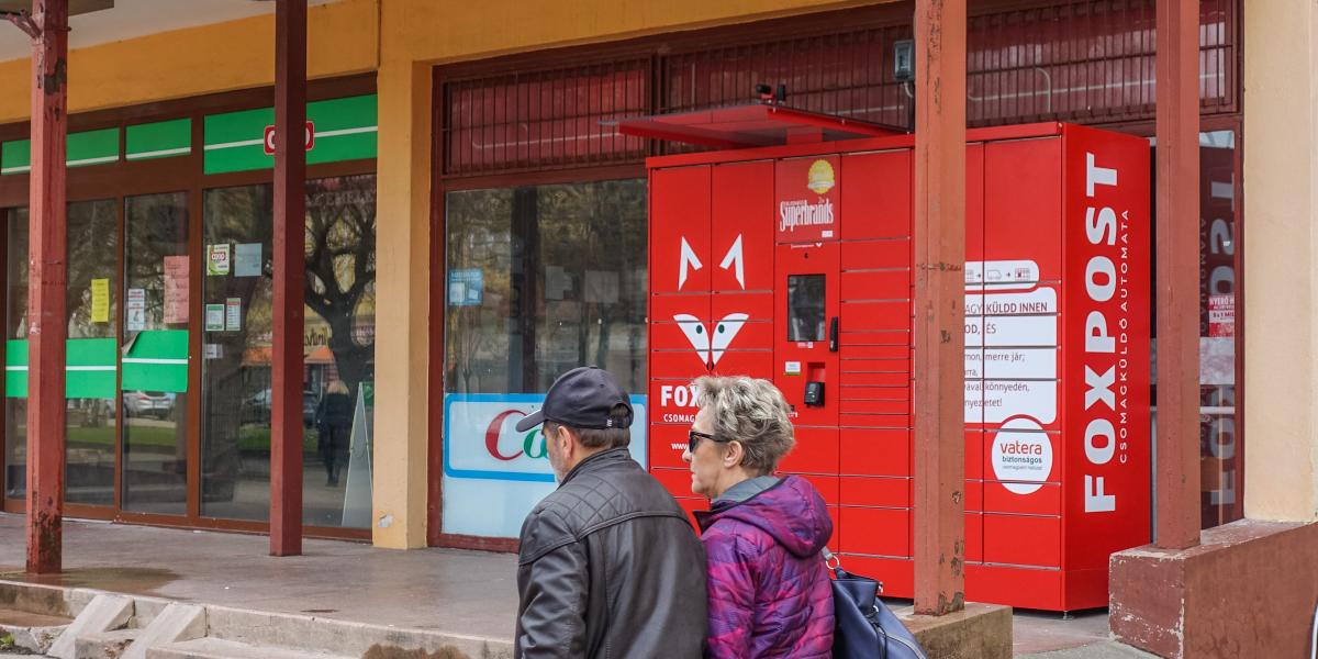 Tele vannak az automaták, sokan még a vámok előtt rendeltek
