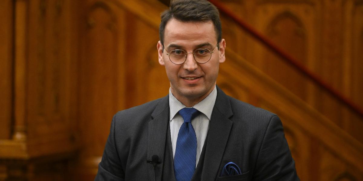 Még Porcher Áron, a Gazdasági és Energetikai Minisztérium államtitkára sem vesztegetett egyetlen szót sem a fővárosi csődtörvényre