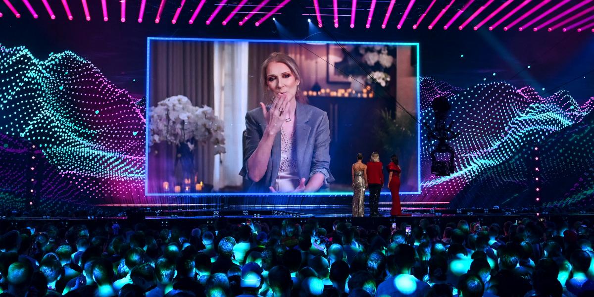  Céline Dion - korábbi győztes - a 2025-ös Eurovízió elődöntőjén mondott buzdító beszédet a versenyzőknek.