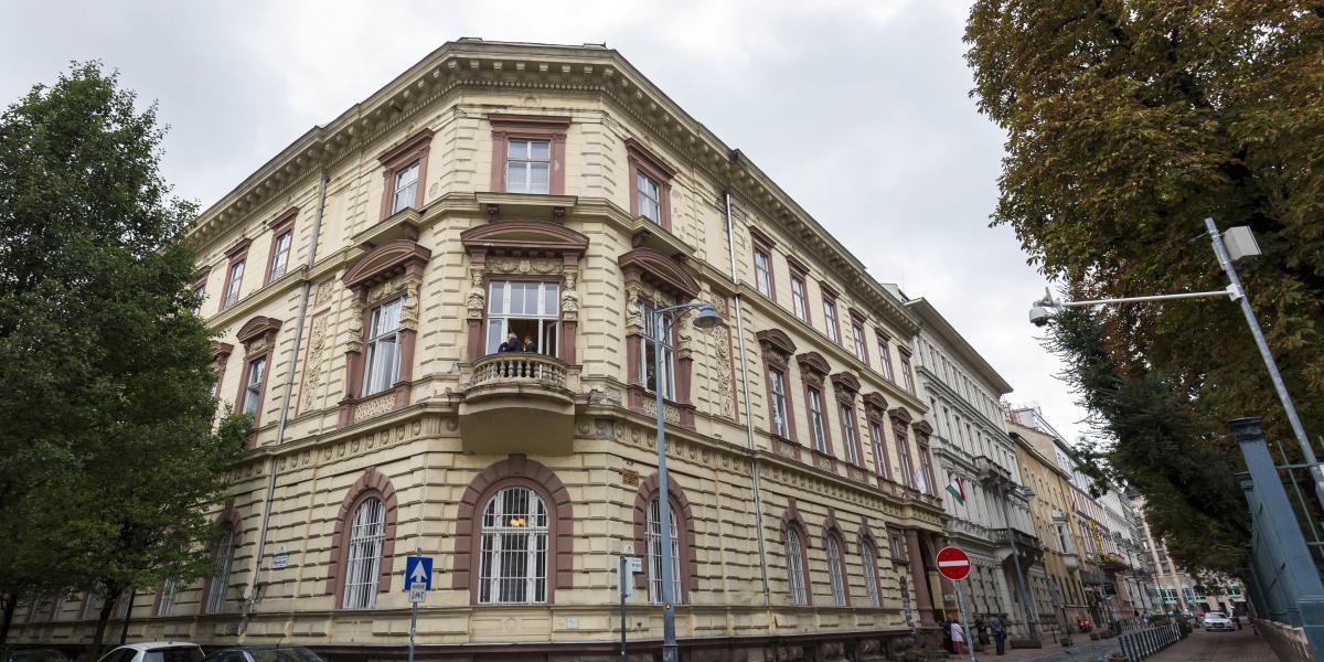 A Konstantinápolyi Egyetemes Patriarchátus Magyarországi Exarchátusa épülete a Múzeum utcában. Az épületet a magyar kormány adományozta az egyháznak 