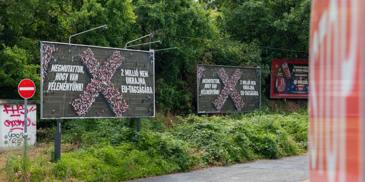 Azért kérték ki az iratanyagot, hogy megállapítsák a Voks 2025 plakátok egységárait 