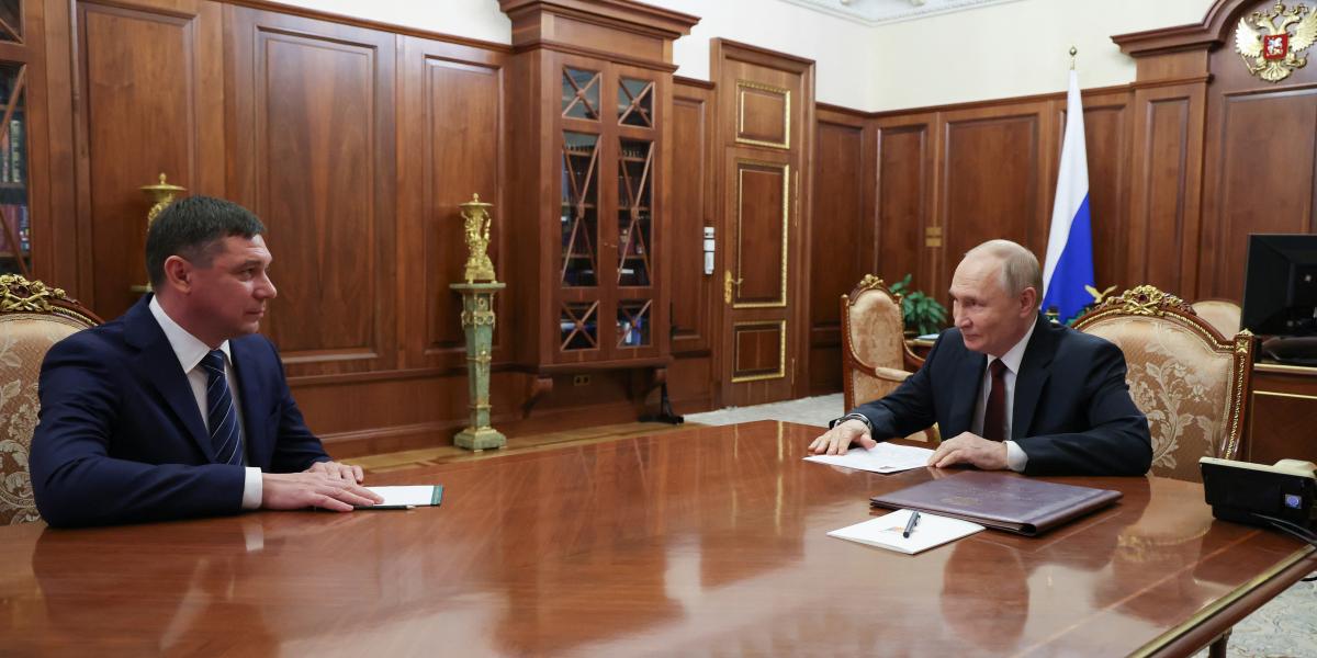 Jevgenyij Pervisov és Vlagyimir Putyin 2024. november 4-én