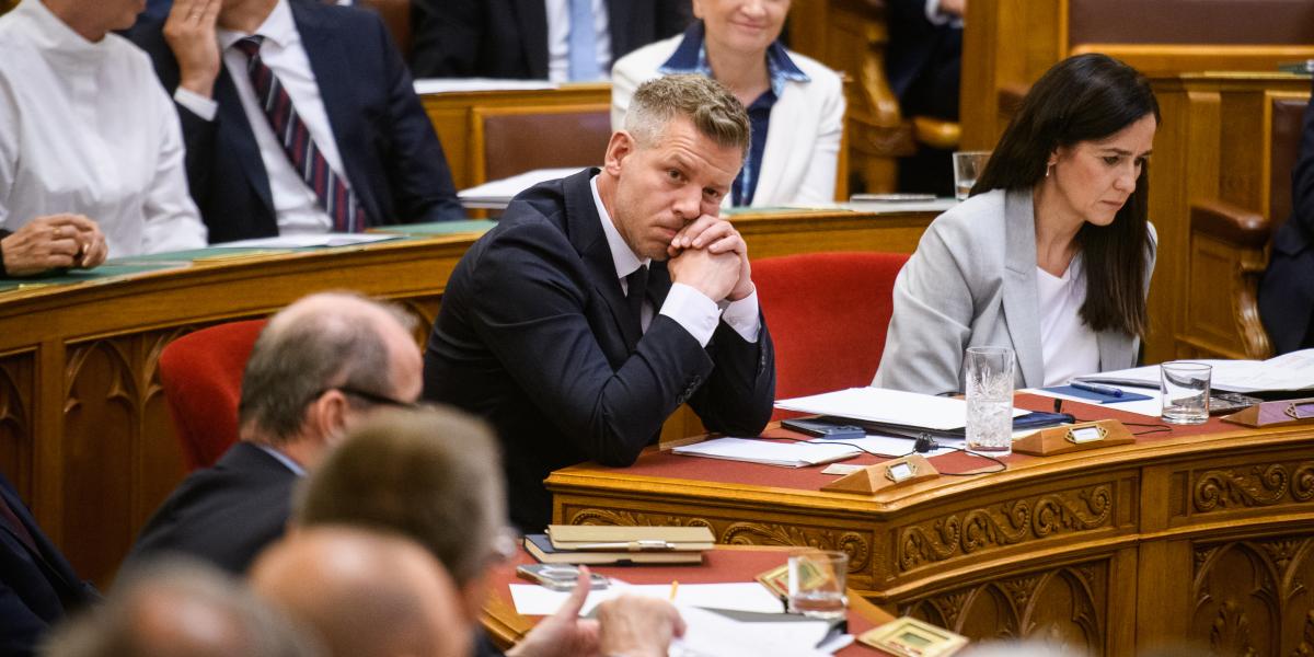 Magyar Péter miniszterelnök a T. Házban. Gondolkodóban 