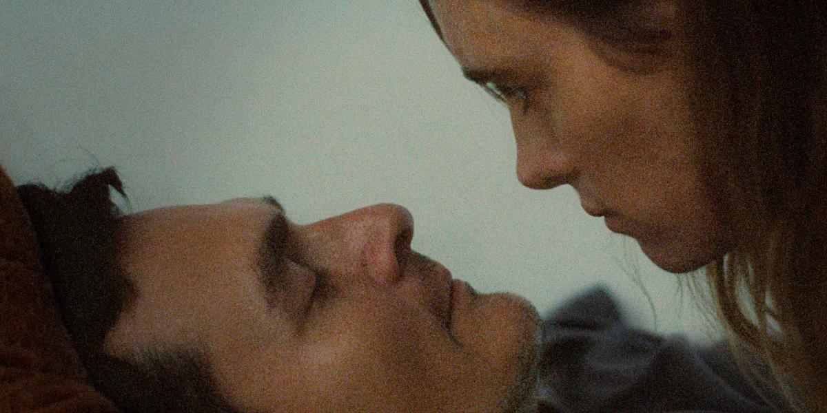  Mackenzie Davis és Rupert Friend játssza a főszerepeket Horvát Lili Velencében versenyző Jegyzeteim a Marsról című filmjében 