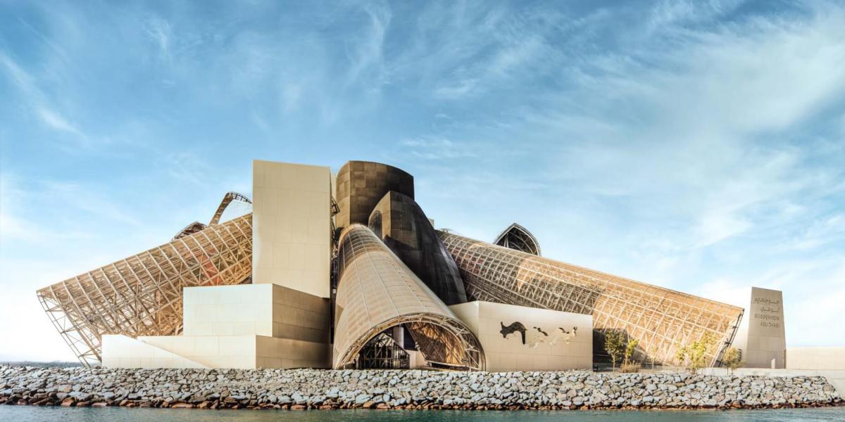 Az Abu Dhabi-i Guggenheim Múzeum modern és kortárs művészeti alkotásokat lehet megtekinteni mintegy 125 000 négyzetméteren