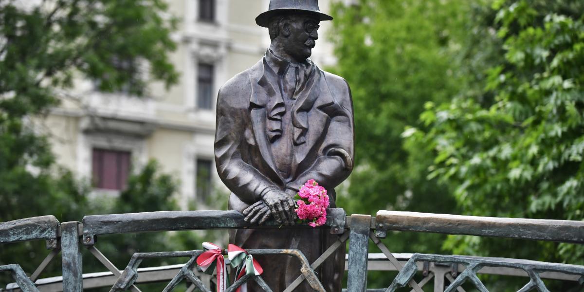 Nagy Imre szobra