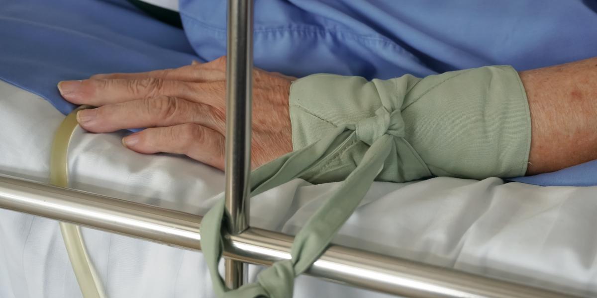 Az E-térben rögzített dokumentációból a család számára az is kiderült, hogy apjuk erős nyugtatókat kap. Ezt folyamatosan kifogásolták. 