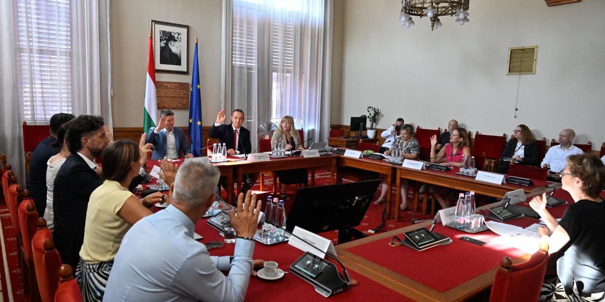 Az Országgyûlés nemzetbiztonsági bizottságának ülése az Országházban 2026. augusztus 5-én. Nem volt érdemi vita