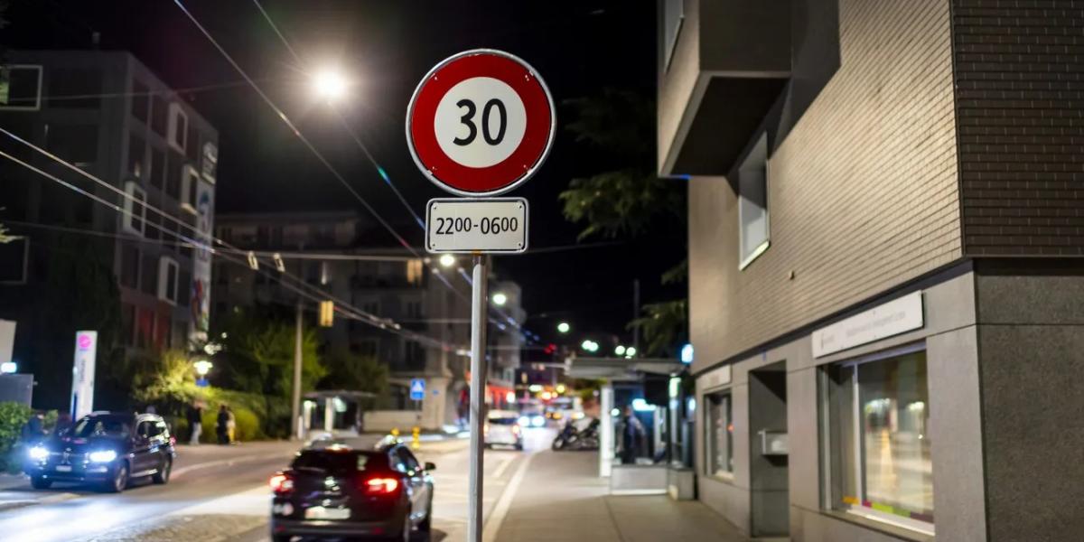 Egész Lausanne-ban, beleértve a külvárosokat is, egységesen 30-as sebességkorlátozás van érvényben (kivéve az este 10 és a reggel 6 óra közötti időszakot).