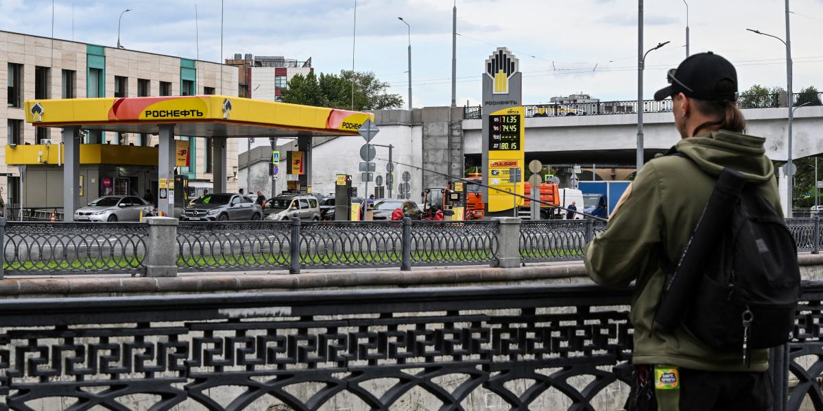 Kocsisor 2026. augusztus 21-én egy moszkvai benzinkút előtt