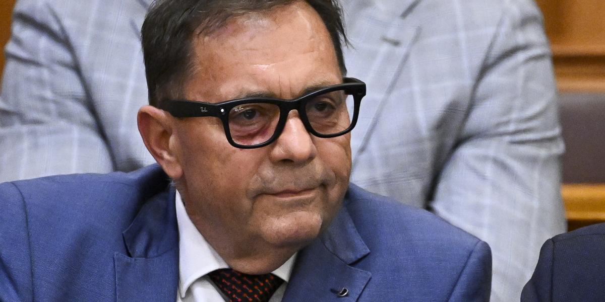 Pócs János meg az okos szemüvege