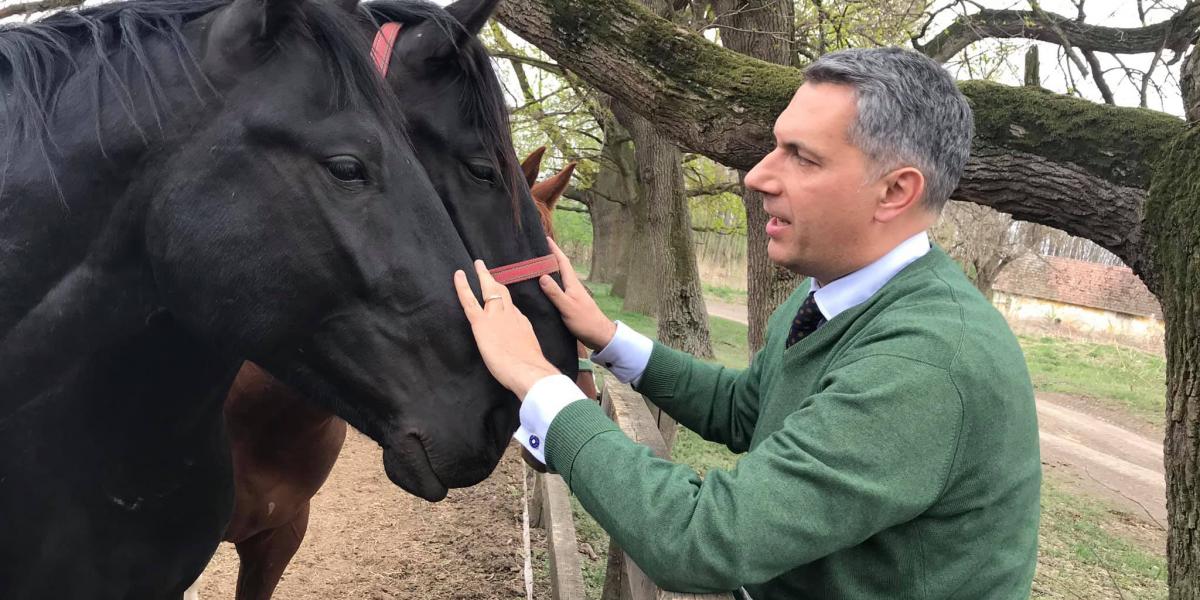 Lázár János korábbi hűbérbirtoka, a Nemzeti Ménesbirtok is oda kerül, ahova való, az agrártárcához