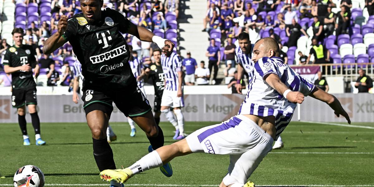 Lenny Joseph, a Ferencváros (b) és Gergényi Bence, az Újpest játékosa a Szusza Ferenc Stadionban 2026. május 3-án
