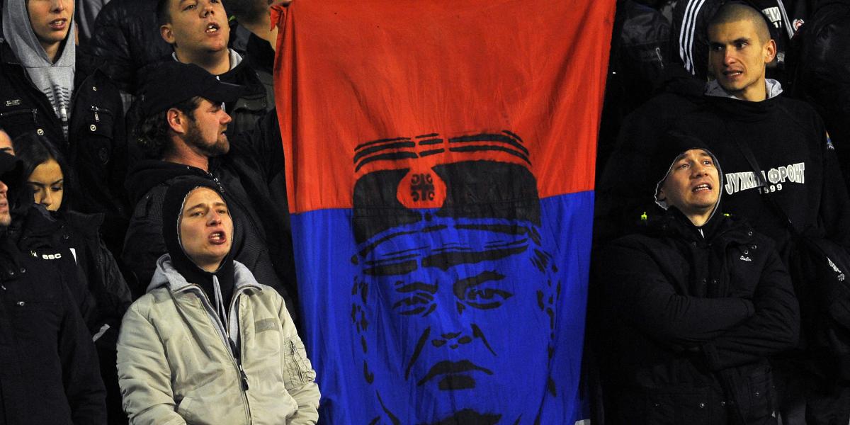 A Crvena zvezda neves szurkolótábora, Delije hősként tekint Ratko Mladićra