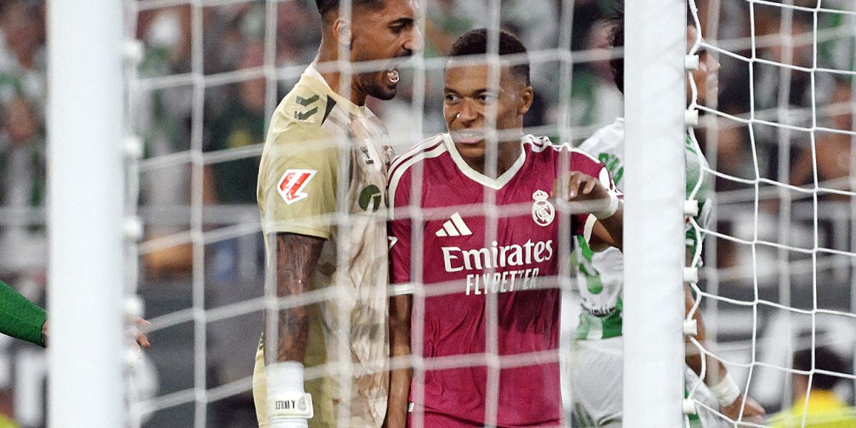 A királyi gárda 1-0-ra kikapott Sevillában a Betistől úgy, a legfőbb rontópál, Kylian Mbappé még tizenegyest is hibázott